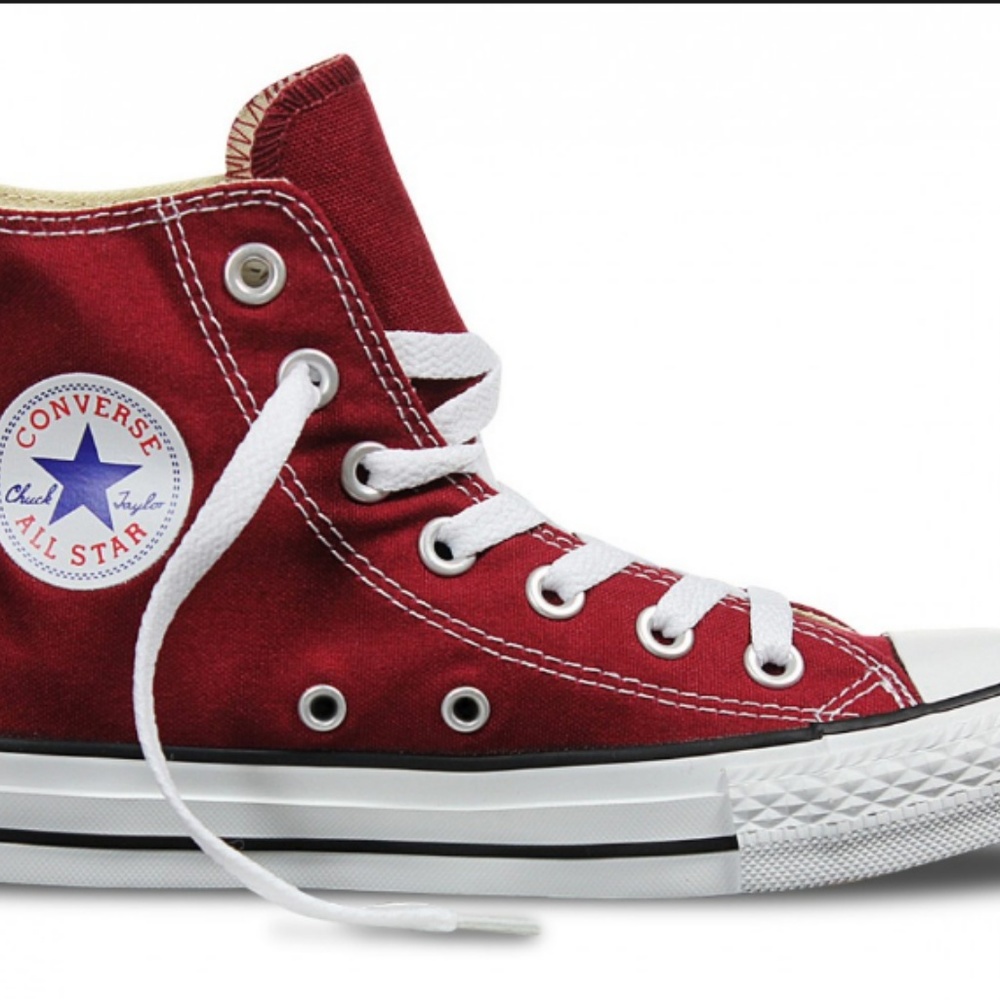 Lightly Used Converse Chuck Taylor High Tops. 9.
